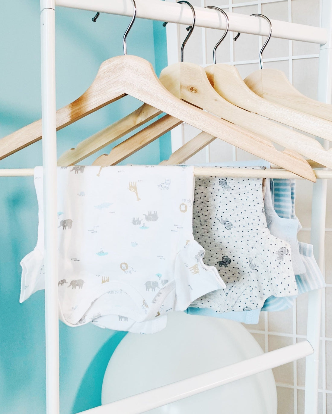 Choosing the Best Baby Hangers for Your Newborn - Chunky Deli